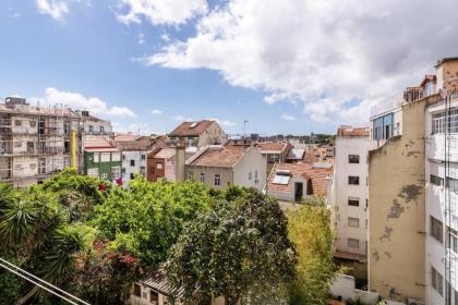 Contemporary 2-Bdr Apartment in Central Lisbon - image 16