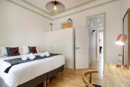 Contemporary 2-Bdr Apartment in Central Lisbon - image 2