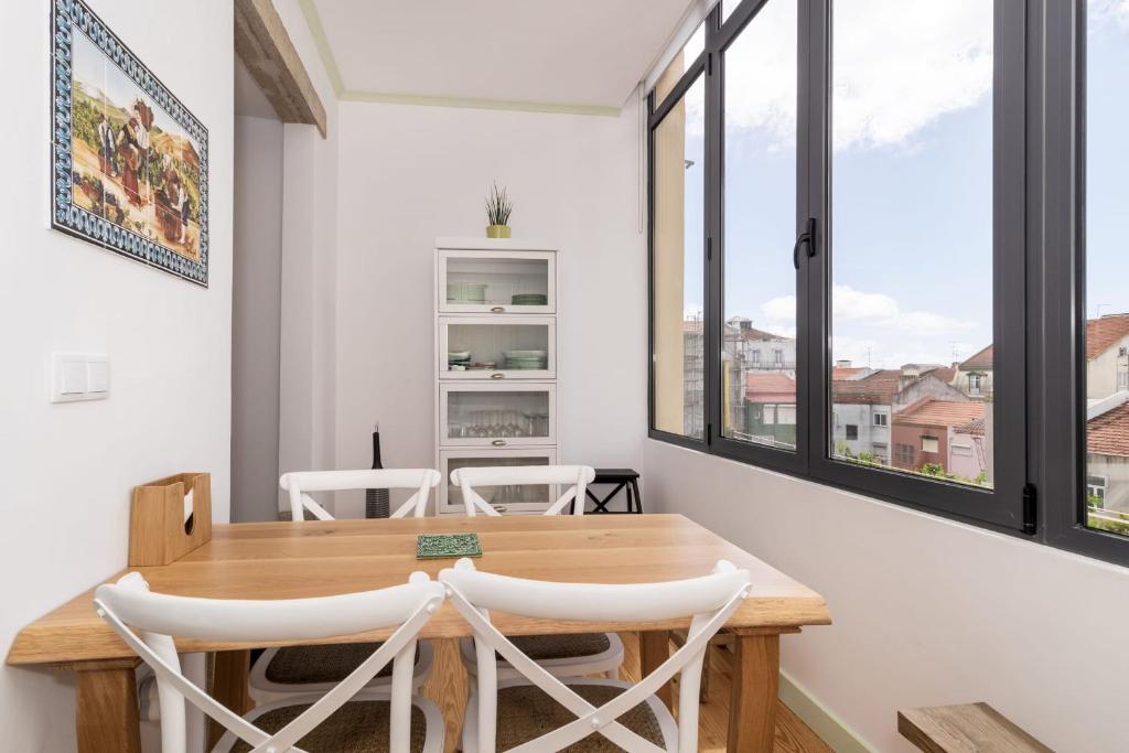 Contemporary 2-Bdr Apartment in Central Lisbon - image 6