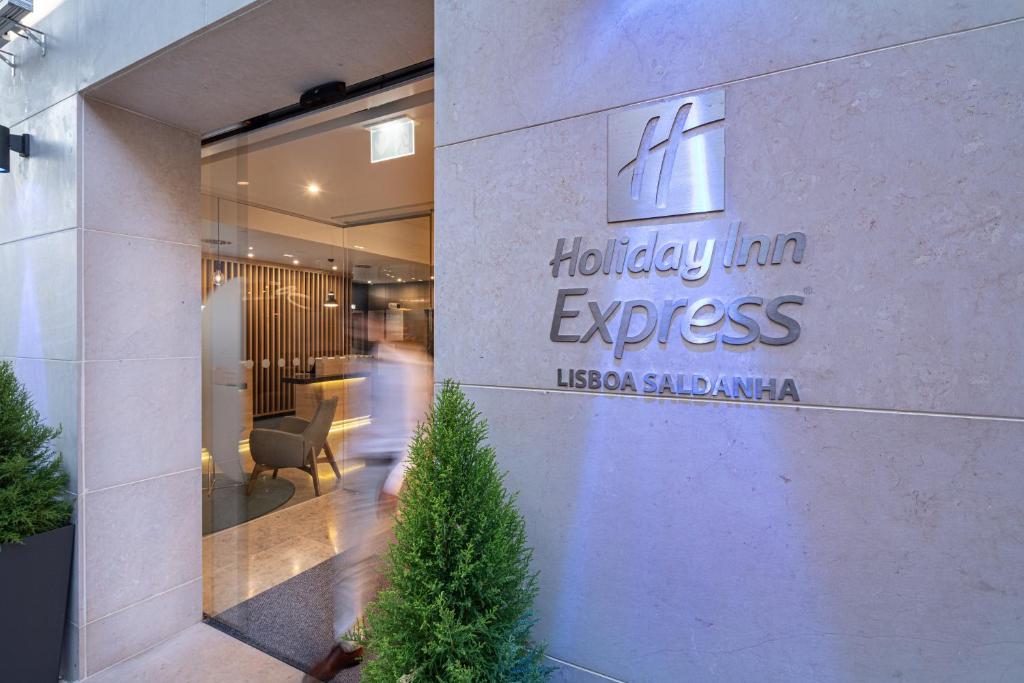 Holiday Inn Express - Lisbon - Plaza Saldanha - main image