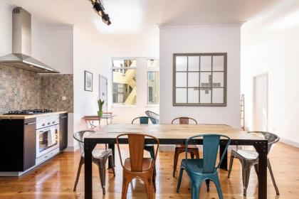 Sunny 3-Bdr Family Apartment in Central Lisbon - image 17