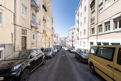 Sunny 3-Bdr Family Apartment in Central Lisbon - image 18