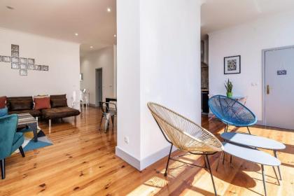 Sunny 3-Bdr Family Apartment in Central Lisbon - image 8