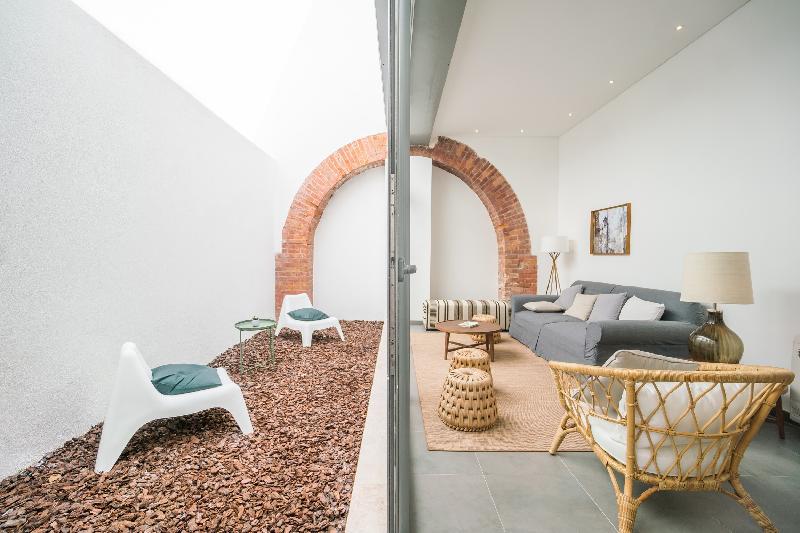 The Alfama Luxury 3 BDR Loft  Patio - image 2