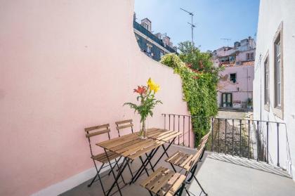 The Alfama Luxury 2 BR Loft  Terrace  Patio - image 4