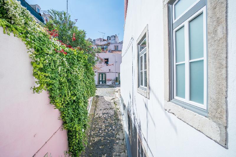 The Alfama Luxury 2 BR Loft  Terrace  Patio - image 5