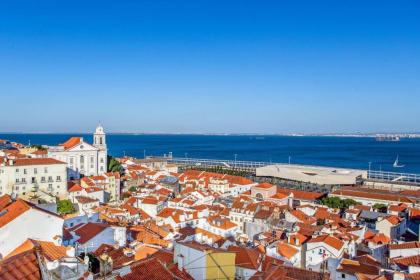 LovelyStay - Traditional Alfama View - image 12