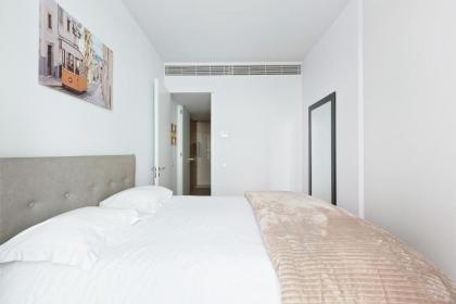 Spacious 1 Bed Apt Sleeps 4 nr Baixa - image 14