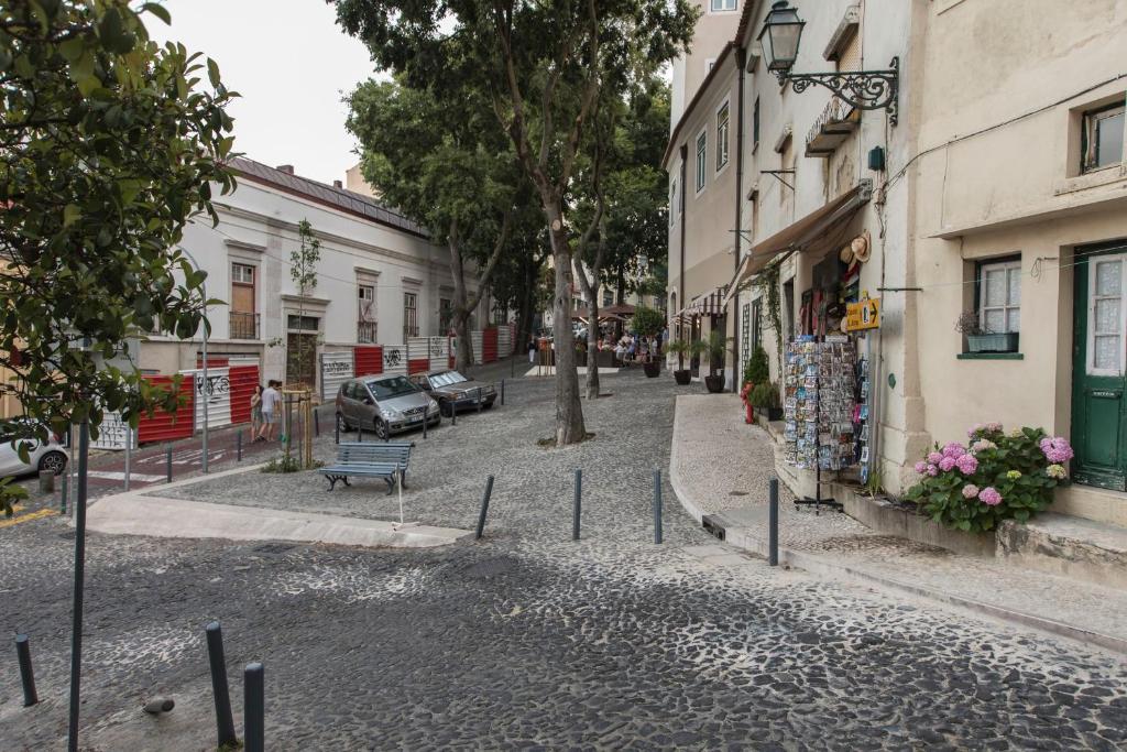 Alfama Terrace w/ Tagus River Views - image 6