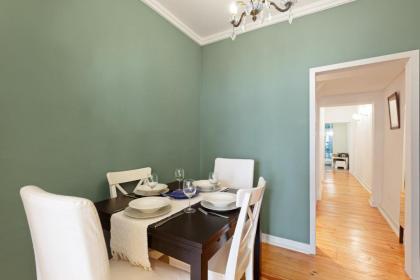 Stunning 1 Bed Apt Sleeps 3 nr Alfama - image 12