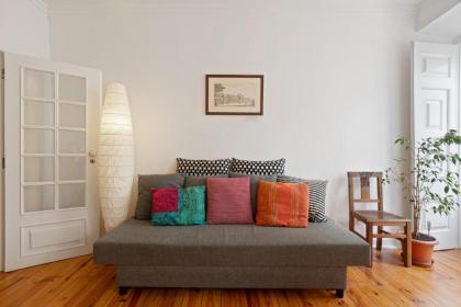 Stunning 1 Bed Apt Sleeps 3 nr Alfama - image 14