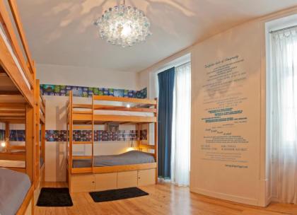 Living Lounge Hostel - image 5