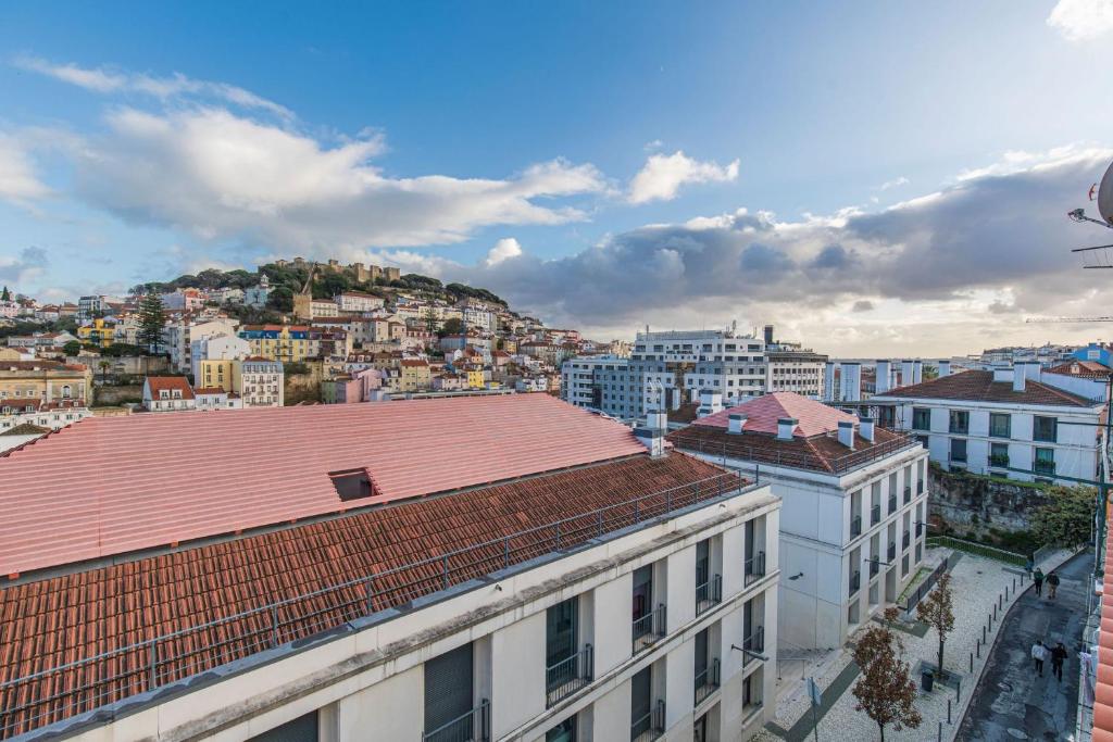 LovelyStay - Lisbon Home With Castle View - image 3