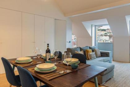 LovelyStay - Lisbon Home With Castle View - image 4