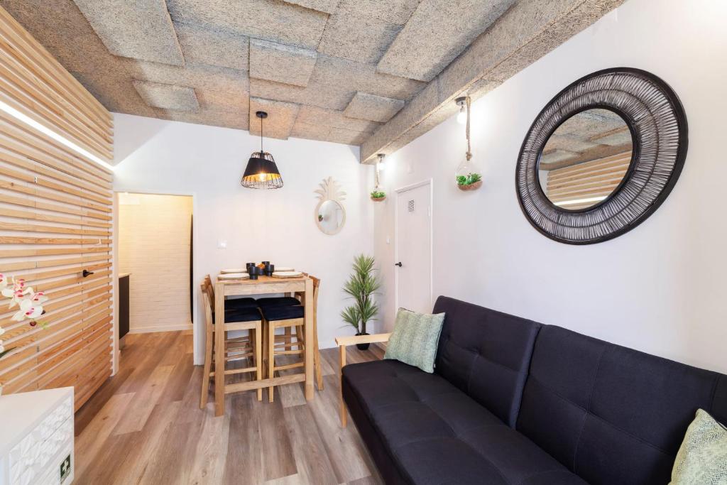 Cosy 1-Bedroom Apartment Sleeps 3 in Alfama - main image