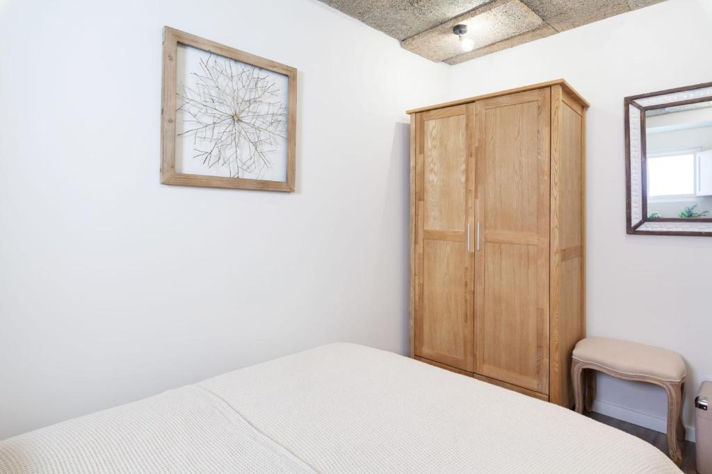 Cosy 1-Bedroom Apartment Sleeps 3 in Alfama - image 6