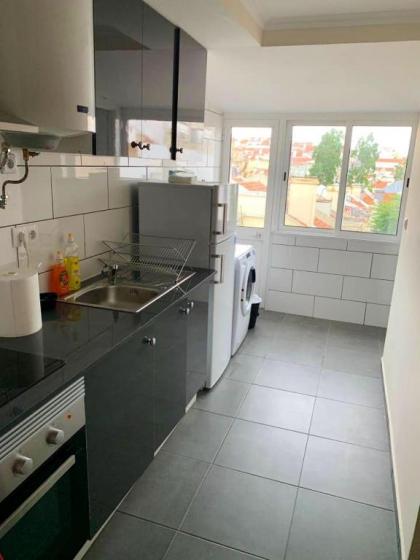 Apartment with 2 bedrooms in Lisboa with wonderful city view and WiFi - image 9