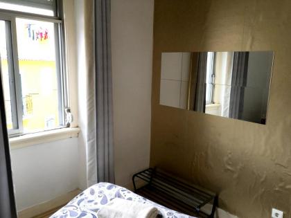 Apartment with 2 bedrooms in Lisboa with furnished balcony and WiFi - image 2