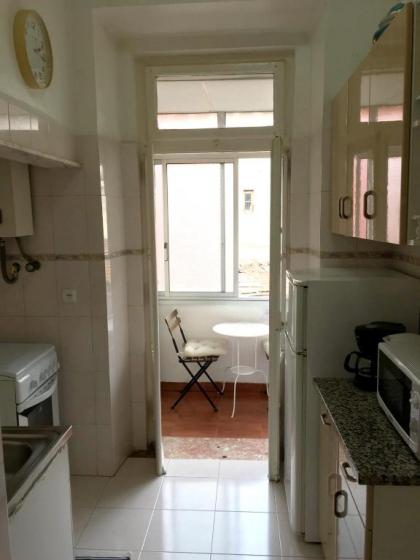 Apartment with 2 bedrooms in Lisboa with furnished balcony and WiFi - image 8