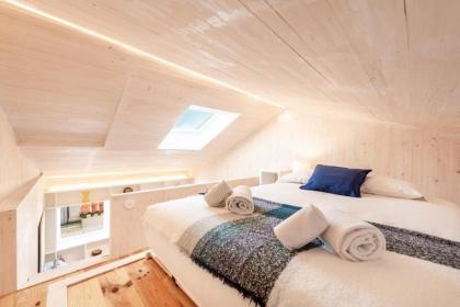 Attic with Panoramic River Views - image 10