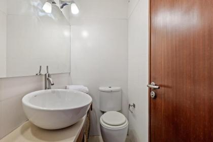 Bright Spacious Three-Bed Apartment in Lisbon - image 17