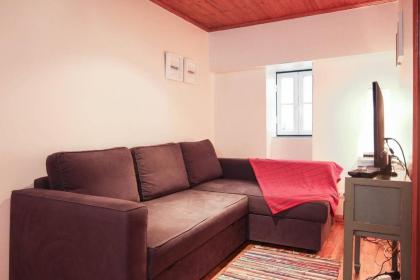 Traditional 1 Bedroom Apartment In Sleepy Alfama - image 13