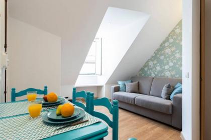 Bright 1 Bedroom Apartment In The Heart of Sunny Lisbon - image 1