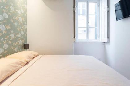 Bright 1 Bedroom Apartment In The Heart of Sunny Lisbon - image 12