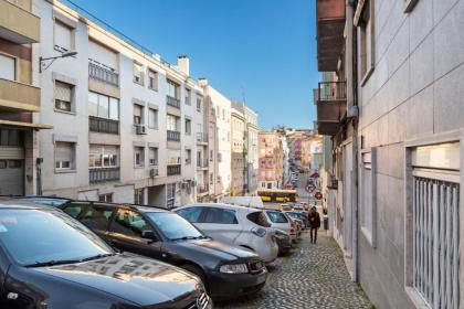 Charming Two-Bedroom Apartment with Balcony - image 8