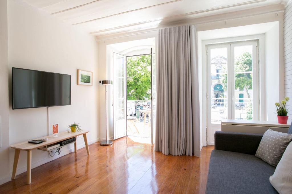 Sunny photographer’s Studio Apt w/ balcony in Alcântara - main image