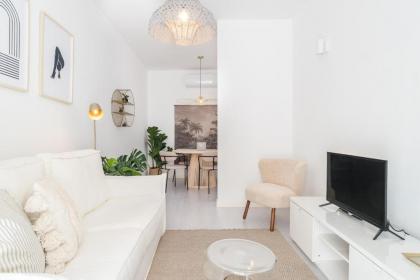 Casa Boma Lisboa - Modern and Stylish Apartment with Private Terrace - Lapa IV - image 2