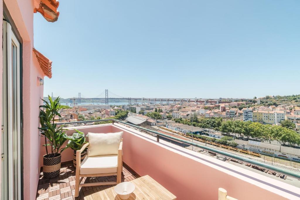 Casa Boma Lisboa - Unique Apartment With Private Balcony And Panoramic Bridge View - Alcantara IV - main image