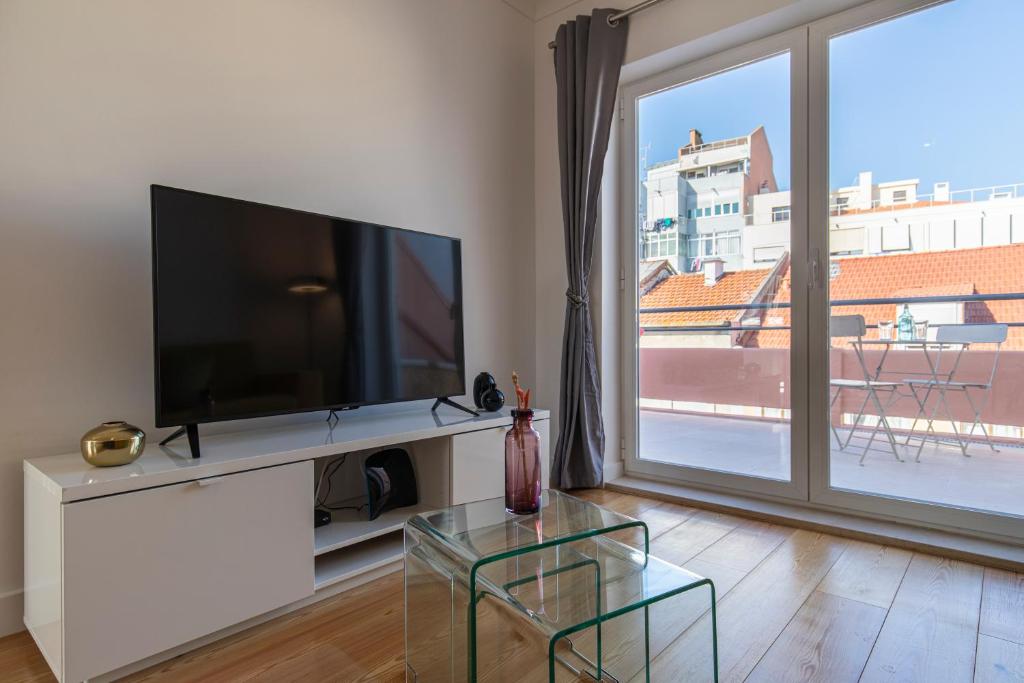 LovelyStay - Sunny 1BDR Apartment W/Terrace - image 5