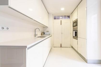 GuestReady - Modern 2BR Baixa Apt for up to 5 Guests! - image 10