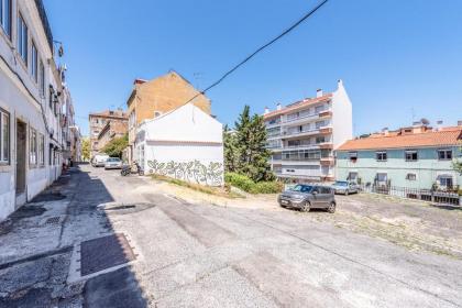 Minimalist Studio in Downtown Lisbon - image 11