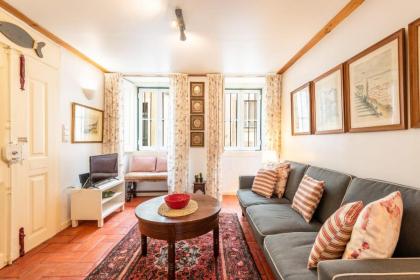 Charming 1BR Apt - 15 mins to Doca do Alcantara - image 9