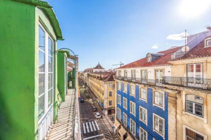 Beautiful 2BR Contemporary Home in Central Lisbon - image 1