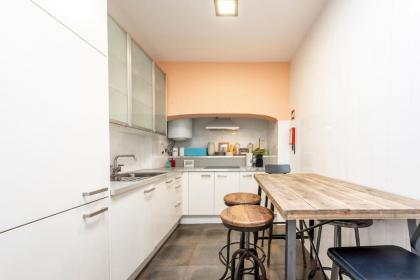 Beautiful 2BR Contemporary Home in Central Lisbon - image 8