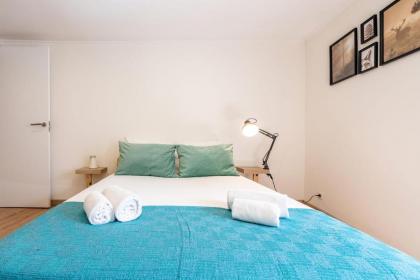 Bright Minimalist Home - 7 mins from Santos Station - image 17