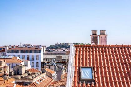 GuestReady- Rare apt w terrace in the historic center and tagus river view - image 11